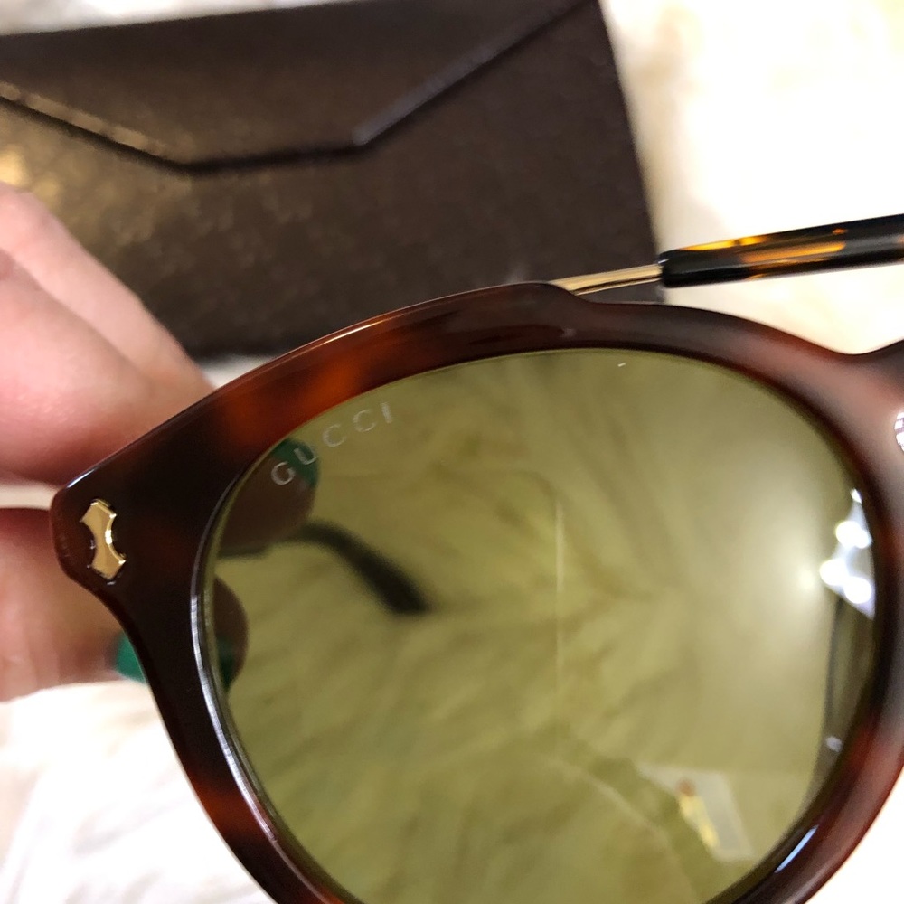 Gucci Round Sunglasses - Picture 4 of 8